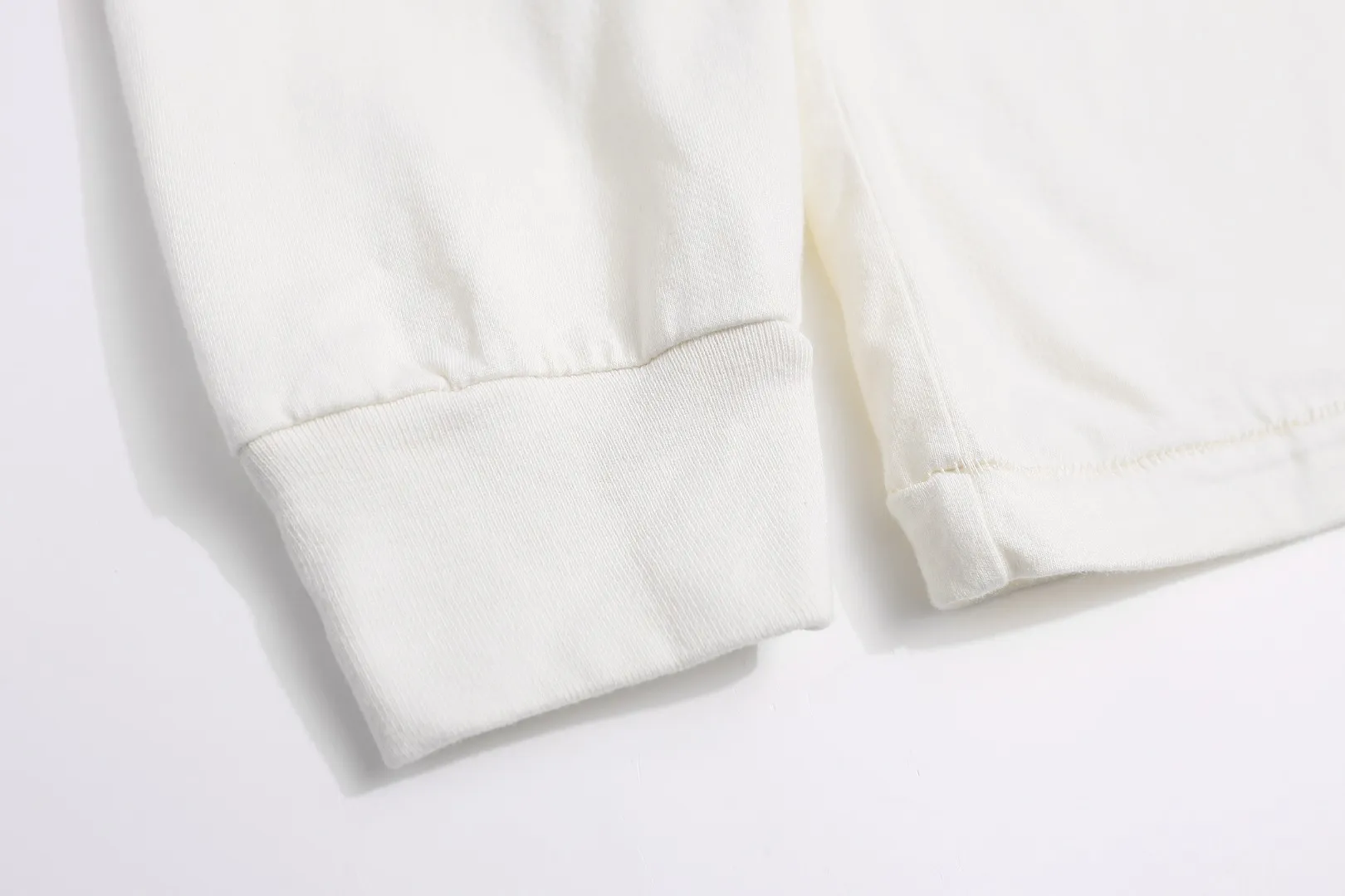 American trendy Saint Michael letters retro print distressed casual loose long-sleeved T-shirt Fabric: 260g Style number: SM655 Size: S-M-L-XL Color: White Price: P144